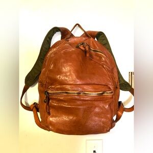 NWOT CAMPOMAGGI UNISEX ZIP BACKPACK